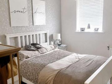 2 bed flat for sale