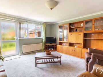 2 bed flat for sale