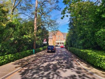 2 bed flat for sale