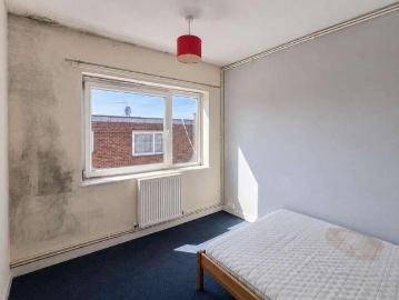 2 bed flat for sale