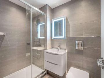 2 bed flat for sale