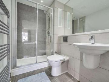 2 bed flat for sale