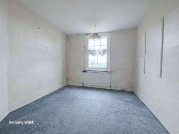 2 bed flat for sale