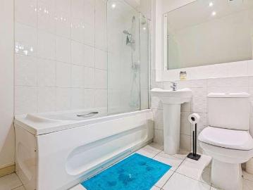 2 bed flat for sale