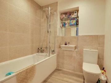 2 bed flat for sale