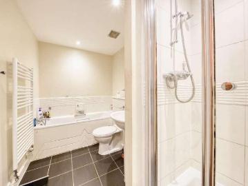 2 bed flat for sale