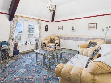 2 bed flat for sale