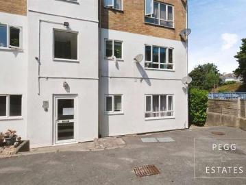 2 bed flat for sale