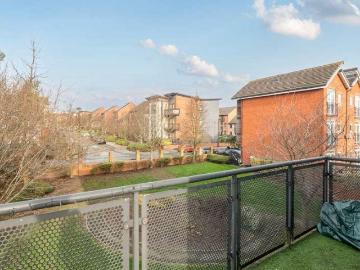 2 bed flat for sale