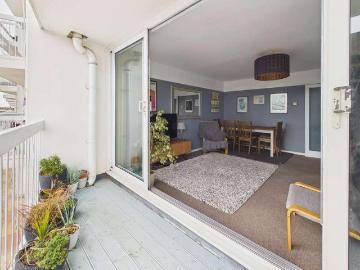 2 bed flat for sale