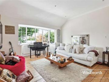 2 bed flat for sale