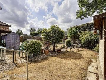 2 bed house for sale