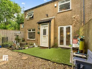 2 bed house for sale
