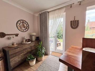 2 bed house for sale
