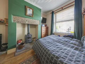 2 bed house for sale