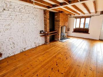 2 bed house for sale