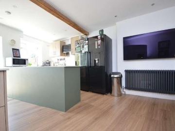 2 bed house for sale