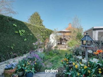 2 bed house for sale