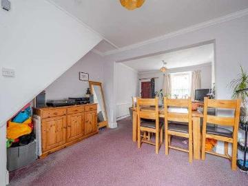 2 bed house for sale