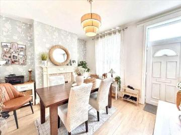 2 bed house for sale