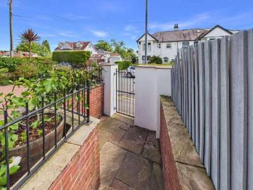 2 bed house for sale