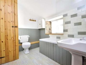 2 bed house for sale