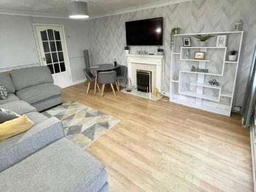 2 bed house for sale