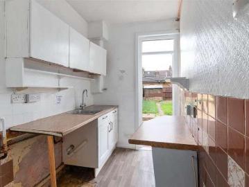2 bed house for sale