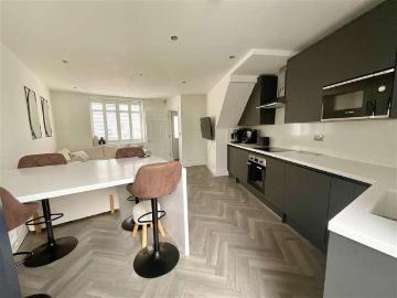 2 bed house for sale