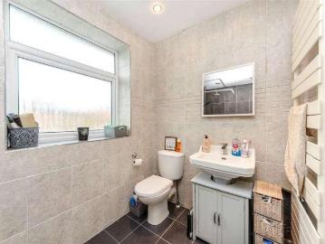 2 bed house for sale
