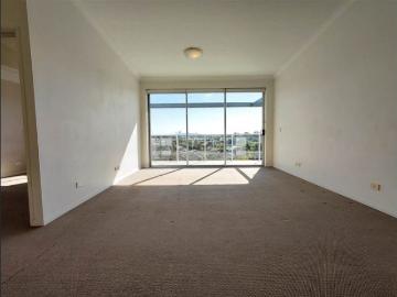 2 Bedroom 2 Bath Apartment Right beside Treetop Shopping...