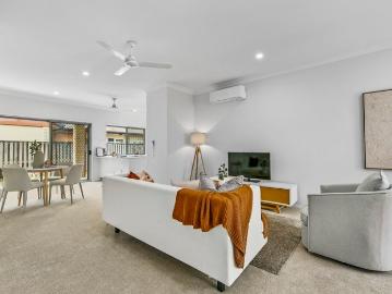 2 bedroom, 2 bathroom villa with attached garage