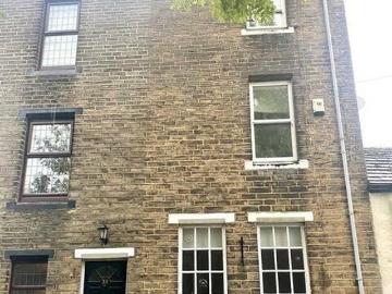 2 bedroom cottage for sale in Bankhouse Lane Pudsey LS28