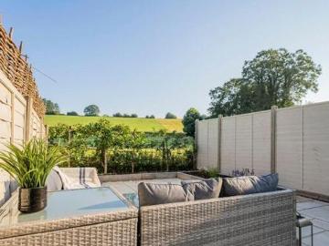 2 Bedroom Cottage For Rent In Harpsden, Henley On Thames