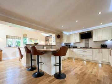 2 Bedroom Coach House For Sale In Meltham, Holmfirth