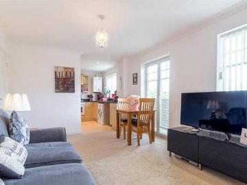 2 bedroom apartment for sale in Hillbrook Crescent...