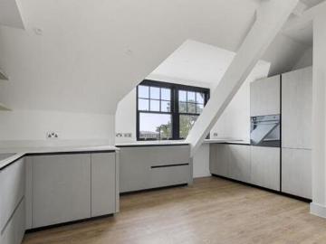 2 Bedroom Apartment For Sale In Paignton, Devon