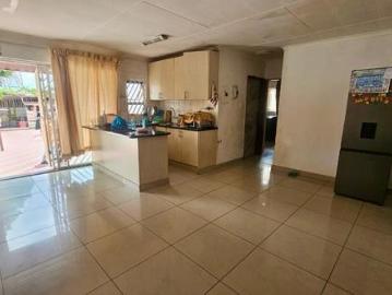 2 Bedroom Apartment in Erasmia