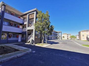 2 Bedroom Apartment in Surrey Estate