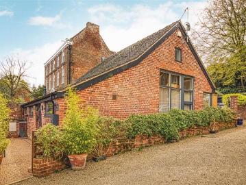 2 Bedroom Barn Conversion Character Property