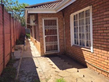 2 Bedroom Garden Cottage To Let in Hayfields | Halo...