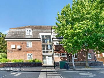 2 bedroom ground flat for sale