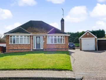 2 bedroom detached bungalow for sale