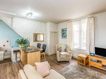 2 bedroom end of terrace house for sale in Deyne Road...