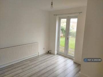 2 bedroom maisonette to rent