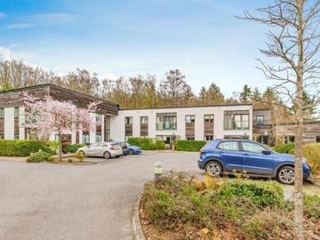 2 Bedroom Flat For Sale In Wispers Park, Haslemere