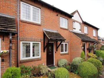 2 bedroom flat for sale in Penns Court Horsham Road...