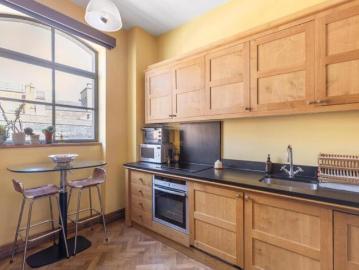 2 bedroom flat for sale in Rathbone Street, London W1T