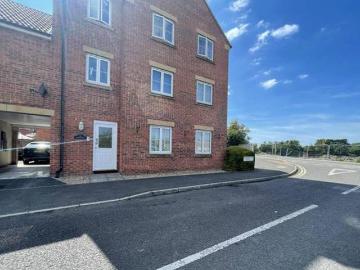 2 bedroom flat for sale in Somerset Way Highbridge TA9...
