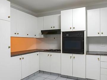 2 Bedroom House in Kensington